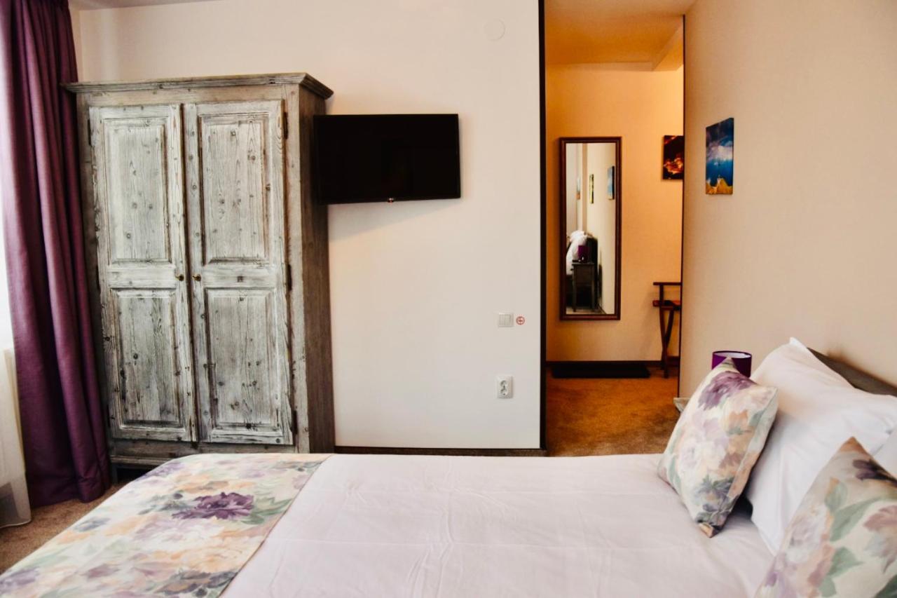 Casa Ankeli Bed & Breakfast Busteni Ngoại thất bức ảnh
