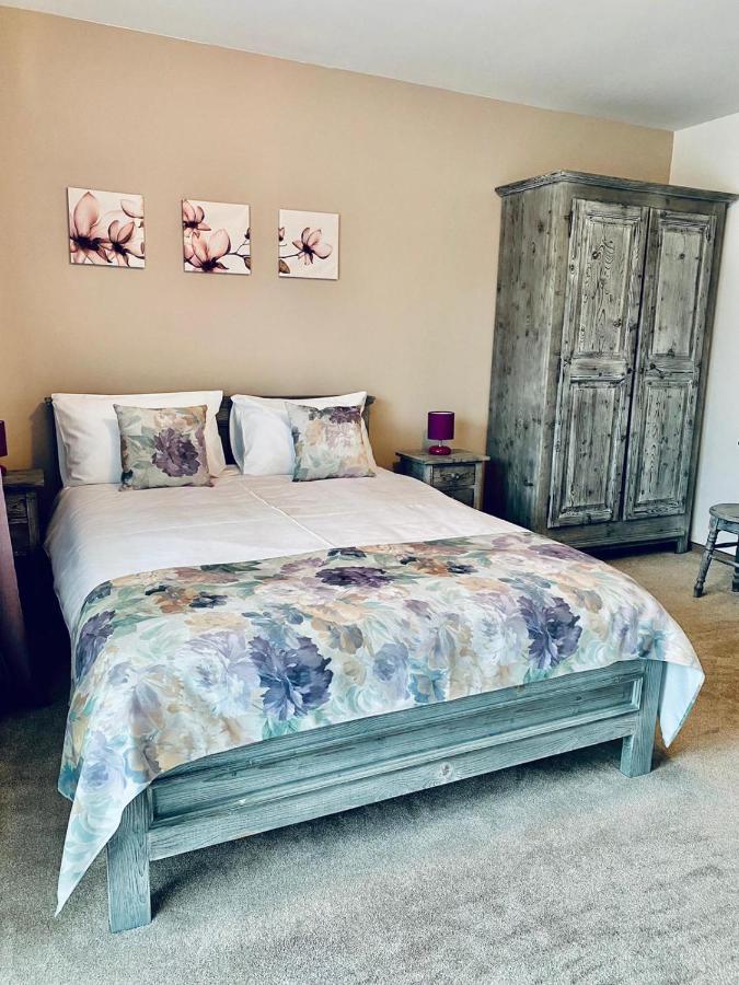 Casa Ankeli Bed & Breakfast Busteni Ngoại thất bức ảnh